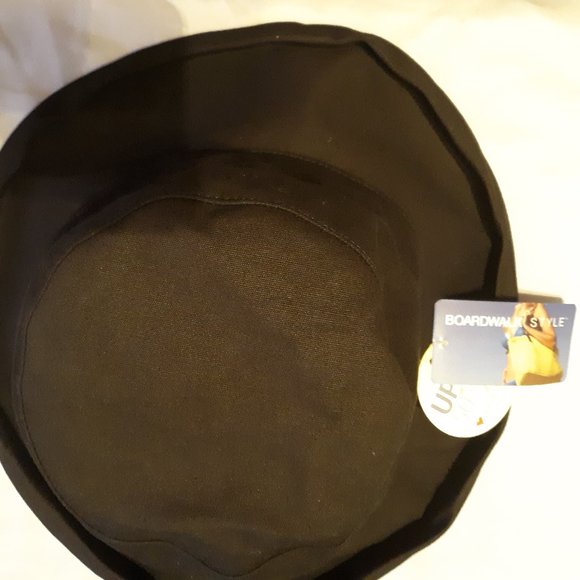 BLACK HAT - Picture 3 of 3